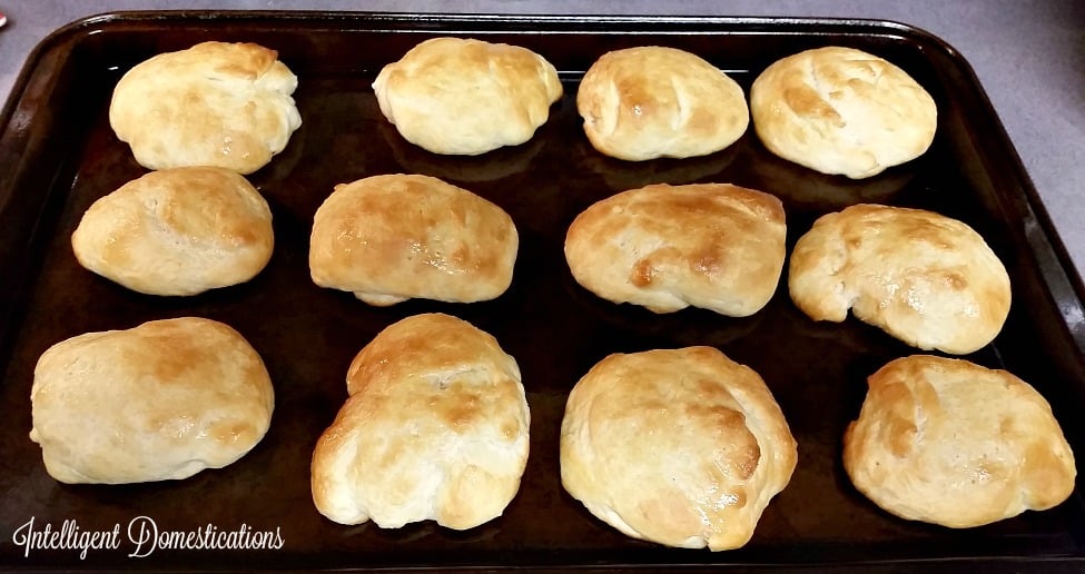 Homemade Yeast Rolls fresh from the oven. How to make yeast rolls. Yeast rolls on a baking pan.