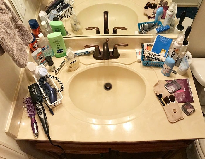 How to prepare for the cleaning lady. Free advice from a cleaning lady with almost 20 years experience. What you need to do before the cleaning lady or housekeeper comes to your house. #cleaninglady #housecleaning How to prepare for the cleaning lady. Things to do before the cleaning lady comes.