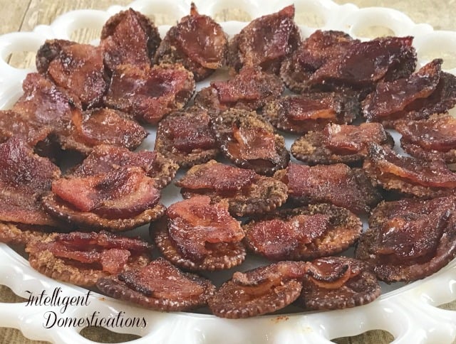 Glazed Bacon Crackers. Easy party food recipe! Only four ingredients with that bite of sweet and salty we all love. Plus there is bacon! #baconrecipe #partyfood