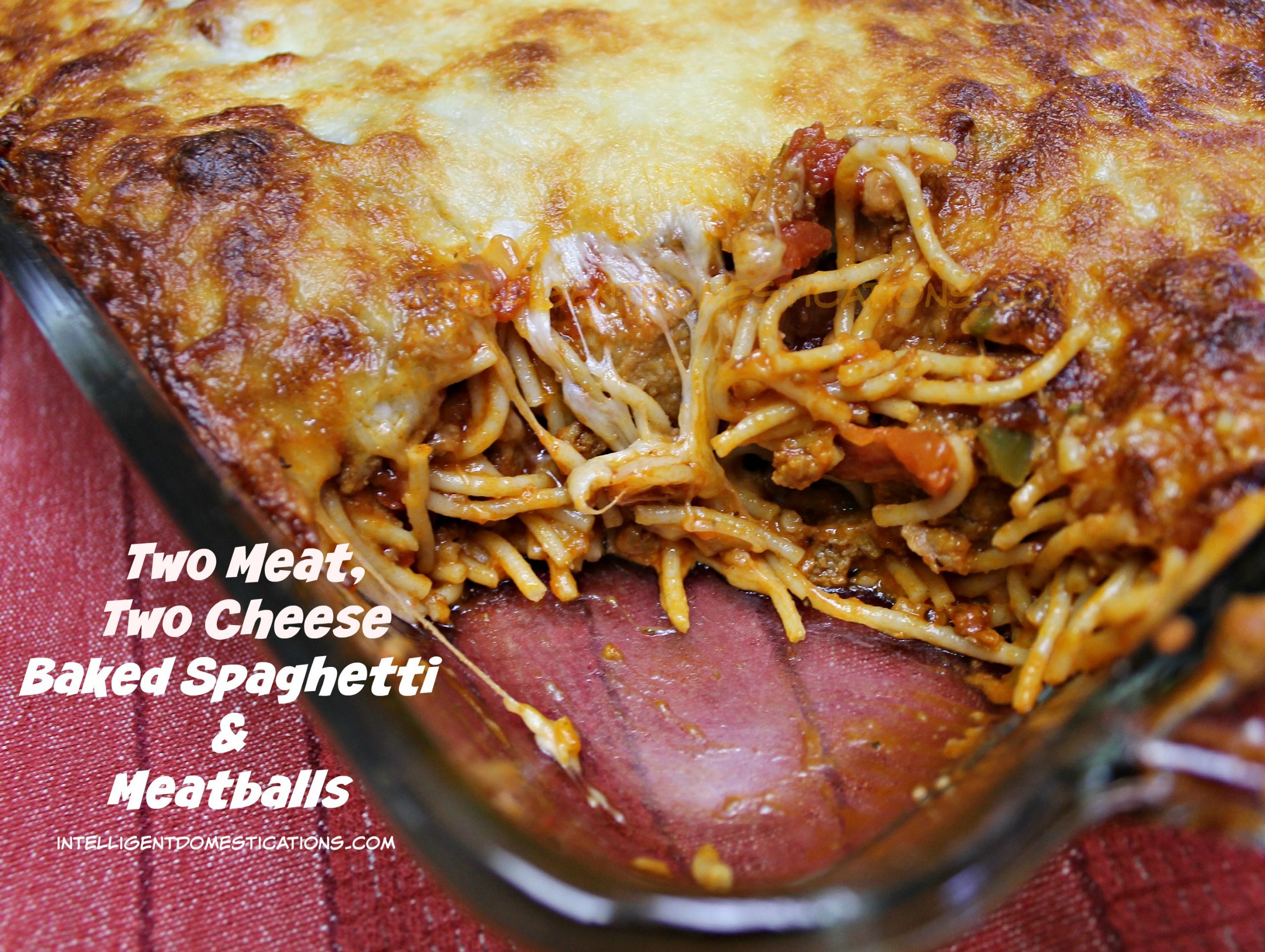 Baked Spaghetti Recipe. Homemade Baked Spaghetti is the best and we added meatballs along with the ground beef in this recipe. #bakedspaghetti #recipe #groundbeefrecipe #weeknightdinner 