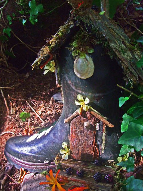Fairy Garden accessories you can make. Fairy Garden in an old boot