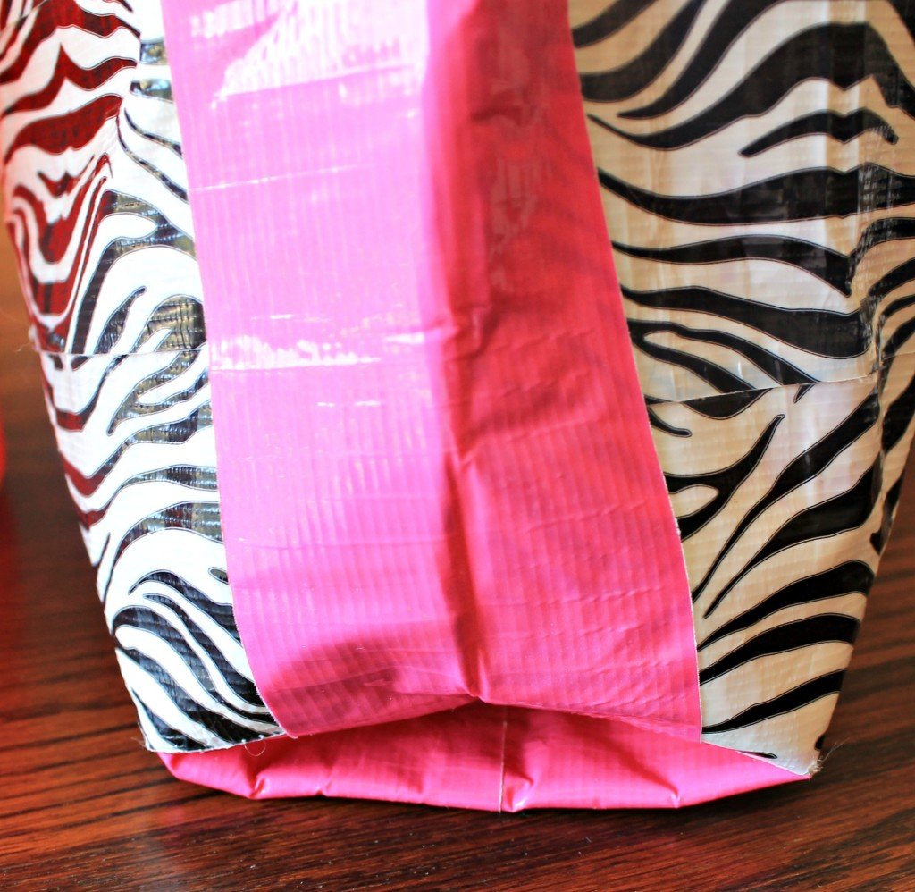 Tuck in the corners to create a flat bottom