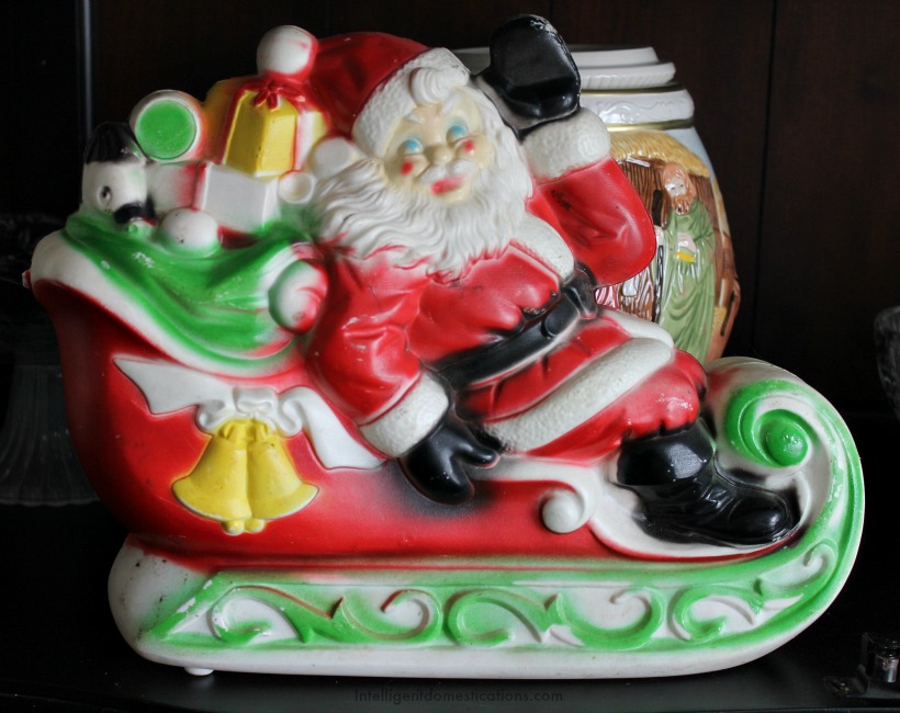 Christmas Home Tour 2015. Moms Light Up Santa.intelligentdomestications.com