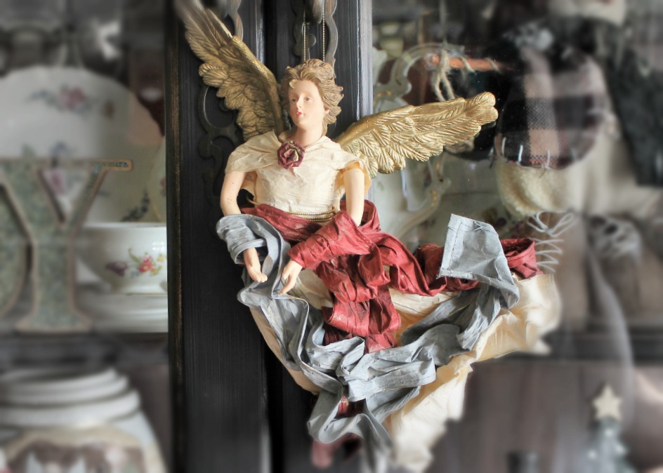Christmas Home Tour 2015. Moms Paper Mache Angel.intelligentdomestications.com