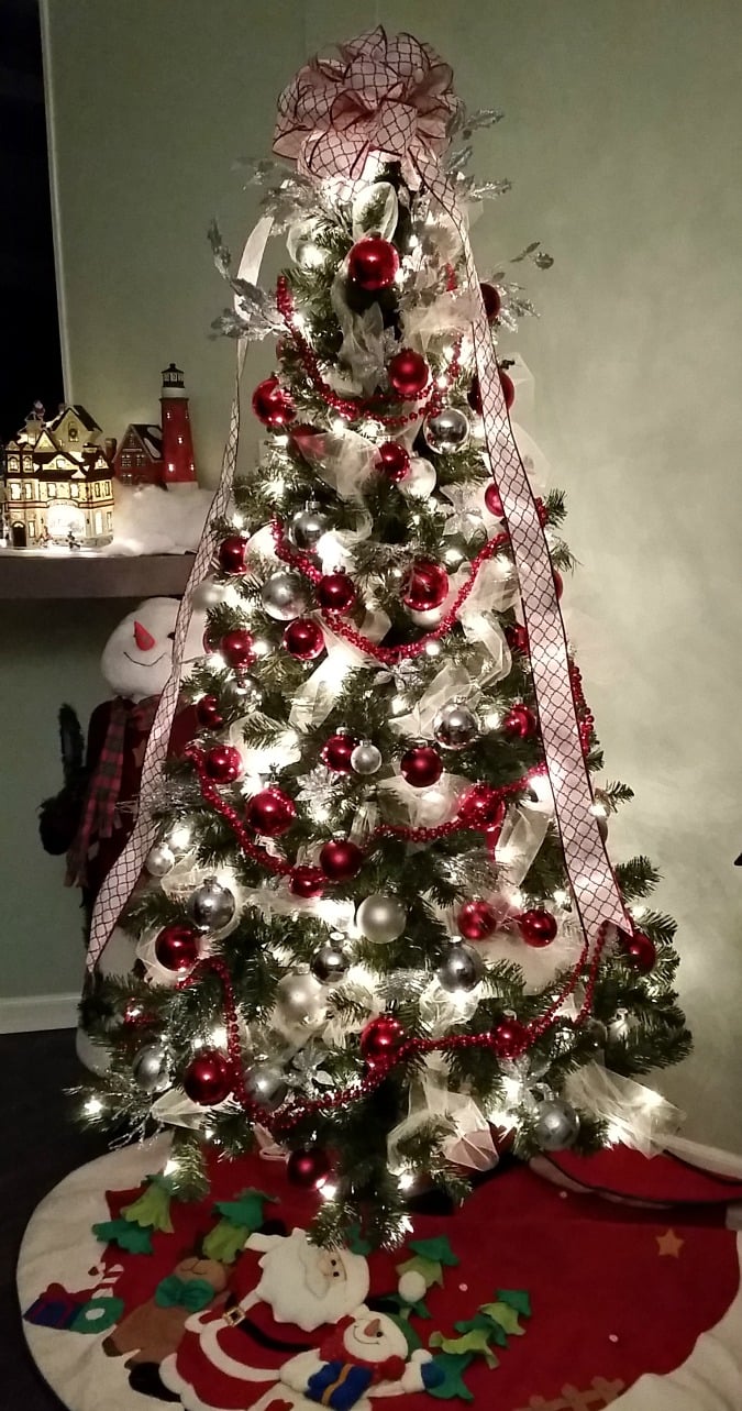 Red and White Christmas Tree Decor Red and White Christmas Tree Decor