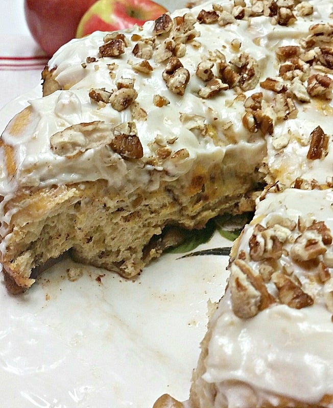 apple-cinnamon-roll-coffee-cake-with-apple-cream-cheese-icing-grab-the-easy-recipe-at-intelligentdomestications-com