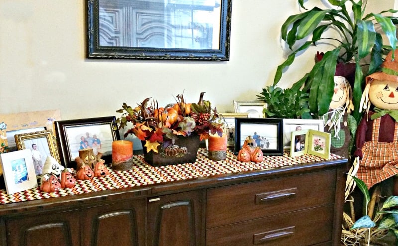 create-a-fall-vignette-with-an-easy-diy-table-runner-and-diy-centerpiece-intelligentdomestications-com