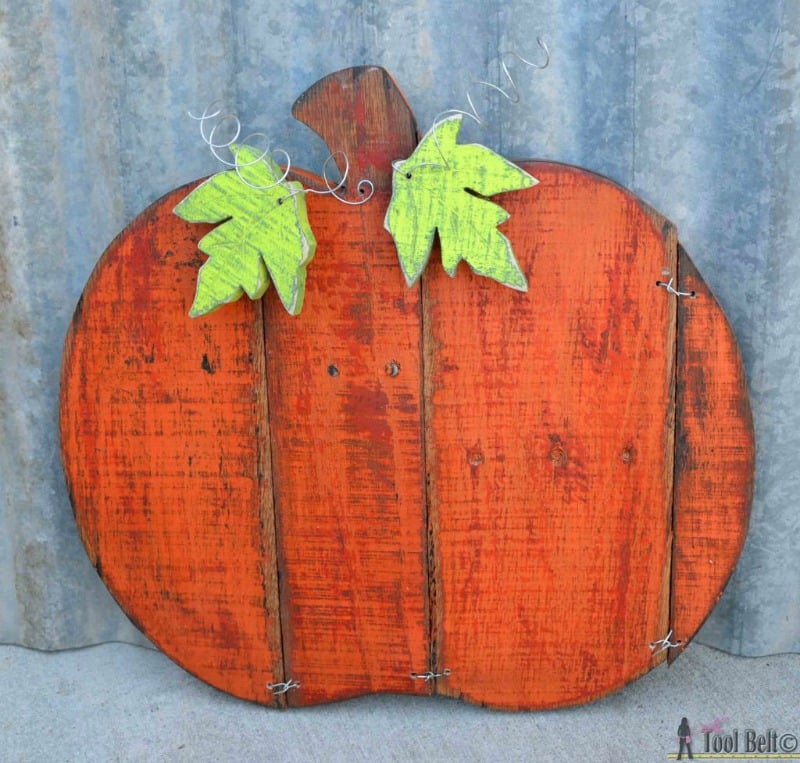 rustic-pallet-pumpkin-her-tool-belt