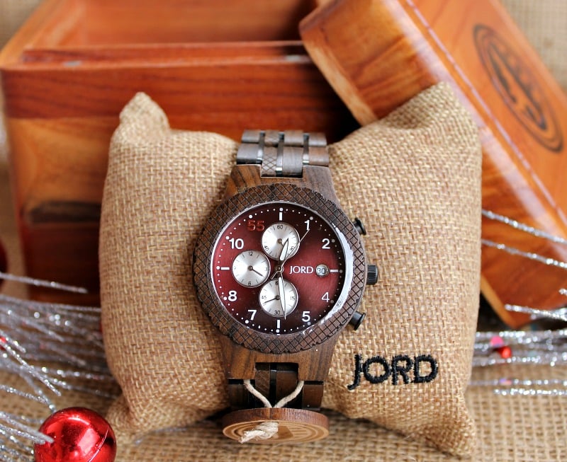 has-someone-on-your-list-been-really-good-this-year-grab-our-discount-on-a-jord-wood-watch-and-surprise-them-on-christmas-morning-intelligentdomestications-com