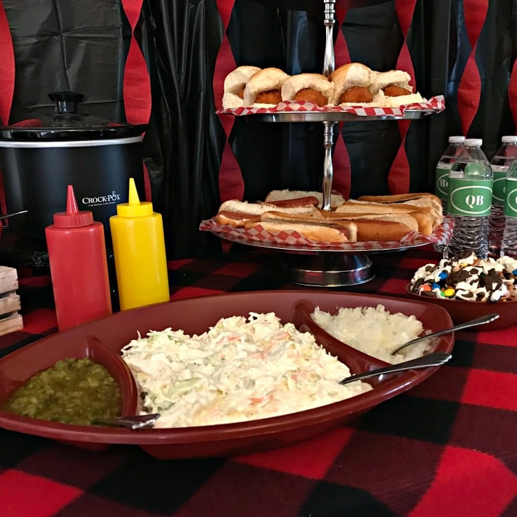 Homegating Menu and snack hacks. How to set up a game day party spread with easy recipes and decor to create a festive atmosphere without breaking the budget. #gameday #partyfood #homegating Homegating menu and snack hacks. Homegating Menu and snack hacks. How to set up a game day party spread with easy recipes and decor to create a festive atmosphere without breaking the budget. #gameday #partyfood #homegating