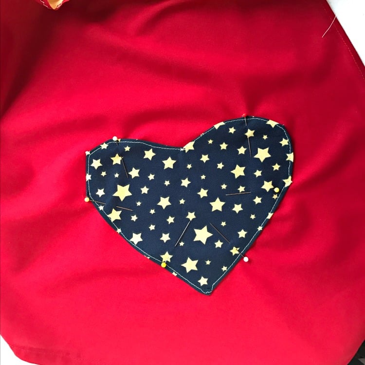 Super Mom apron sewing project at intelligentdomestications.com