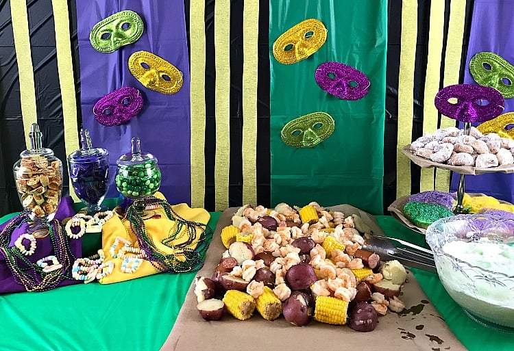 Family Friendly Mardi Gras Party Ideas. It's all about the food which is traditional to Mardi Gras and the New Orleans celebration. Homemade Biegnets, King Cake and a Shrimp Boil create a delicious party. #mardigras #NOLA #FatTuesday Mardi Gras Party food table with Low Country Shrimp Boil