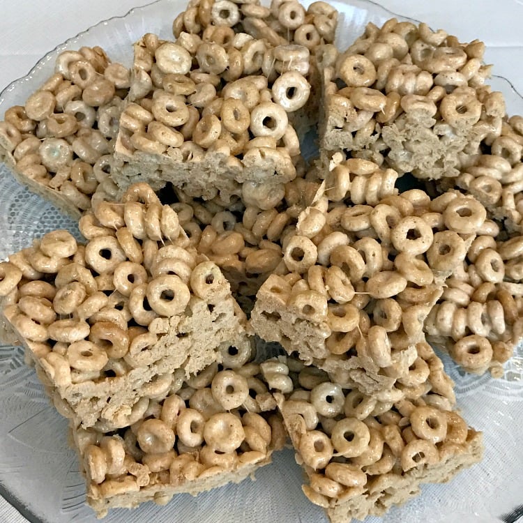 How to make Booty O Bars for your Wrestling party. The perfect dessert for your Wrestlemania party is these 3 Ingredient Toasted Oat Bars! #WWE How to make Booty O Bars for your Wrestling party. The perfect dessert for your Wrestlemania party is these 3 Ingredient Toasted Oat Bars! #WWE