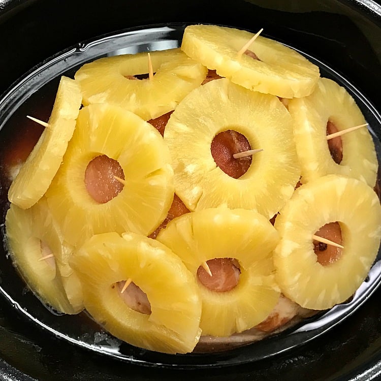 Crockpot Brown Sugar & Pineapple Ham recipe easy recipe. How to cook a delicious homemade Ham in the Slowcooker. You can use this easy four ingredient recipe to cook the ham for Easter, Thanksgiving or Christmas.. #crockpotrecipe #Easter #Christmas #Thanksgiving Crockpot Brown Sugar and Pineapple ham recipe. Turn a classic ham into a delicious and beautiful holiday dish.