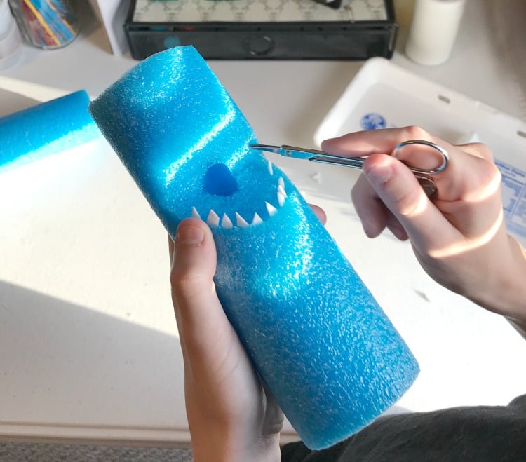 5 Easy and Cheap Kids Crafts. Use what you have in the craft room and around the house for craft time. Summer craft ideas for kids.