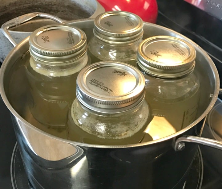 How to preserve chicken broth. How to freezer chicken broth. How to can your own chicken broth at home.