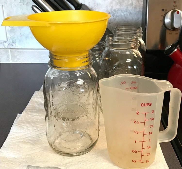 How to preserve chicken broth. How to freezer chicken broth. How to can your own chicken broth at home.