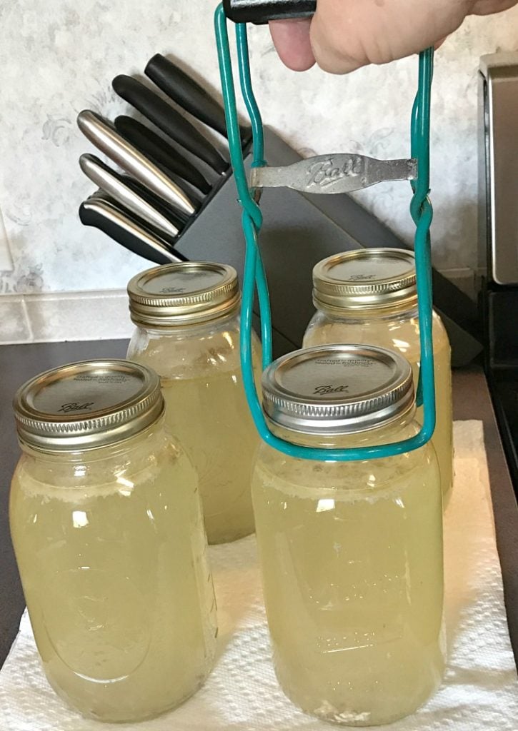 How to preserve chicken broth. How to freezer chicken broth. How to can your own chicken broth at home.