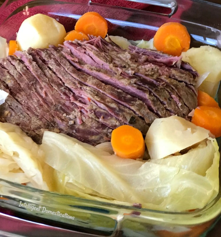 Slow Cooker Corned Beef with Cabbage, Carrots and Potatoes easy recipe. Crockpot Corned Beef and Cabbage Recipe. About 5 hours total cooking time in the slow cooker on high. A delicious one pot dinner. #Crockpotrecipe #onepotdinner Crockpot Corned Beef and Cabbage with only six ingredients. Easy Corned Beef and Cabbage recipe