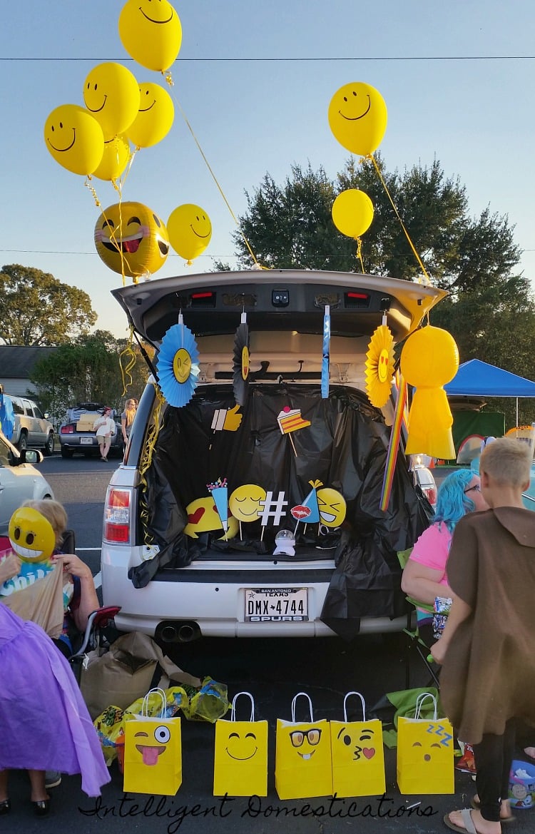 Trunk or Treat design ideas. How to decorate your car for trunk or treat. Trunk or treat ideas.