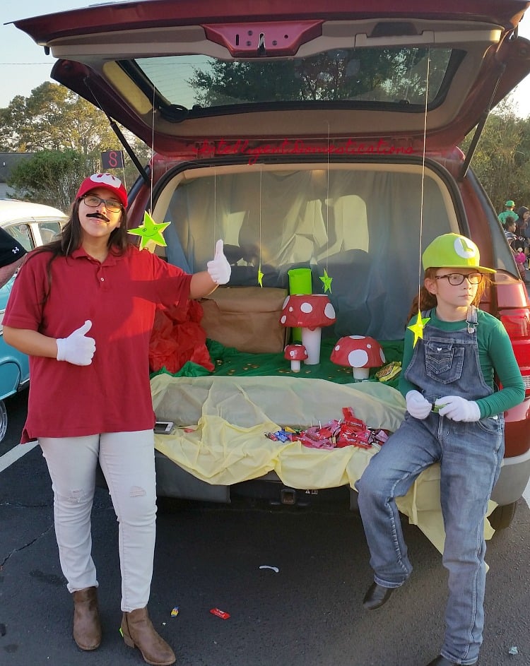 Trunk or Treat design ideas. How to decorate your car for trunk or treat. Trunk or treat ideas.