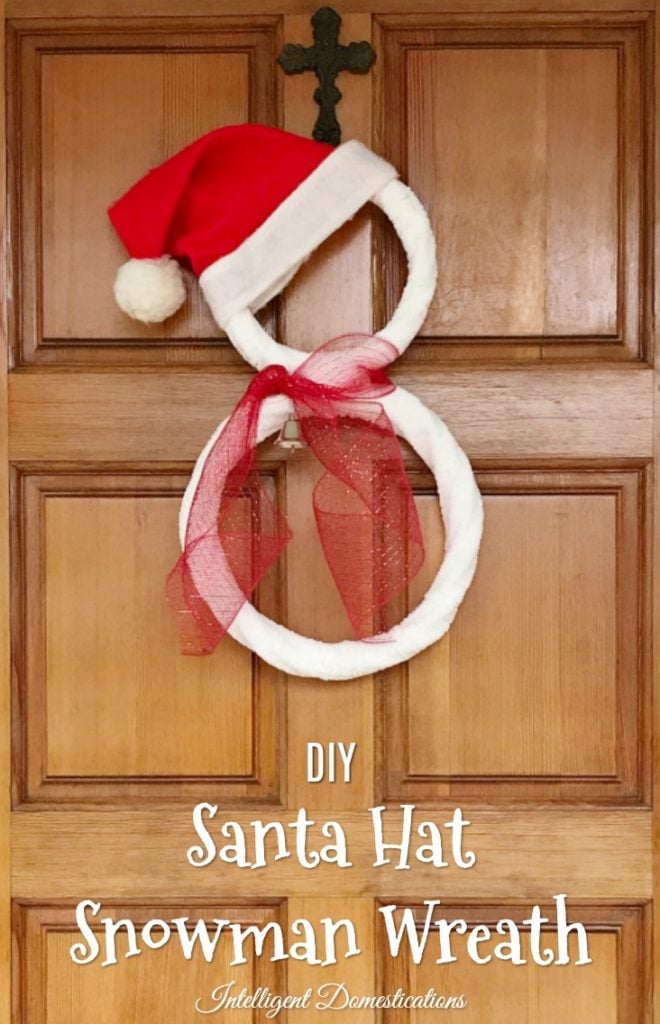 DIY Santa Snowman Wreath. Super easy DIY Snowman Wreath project for the holidays.