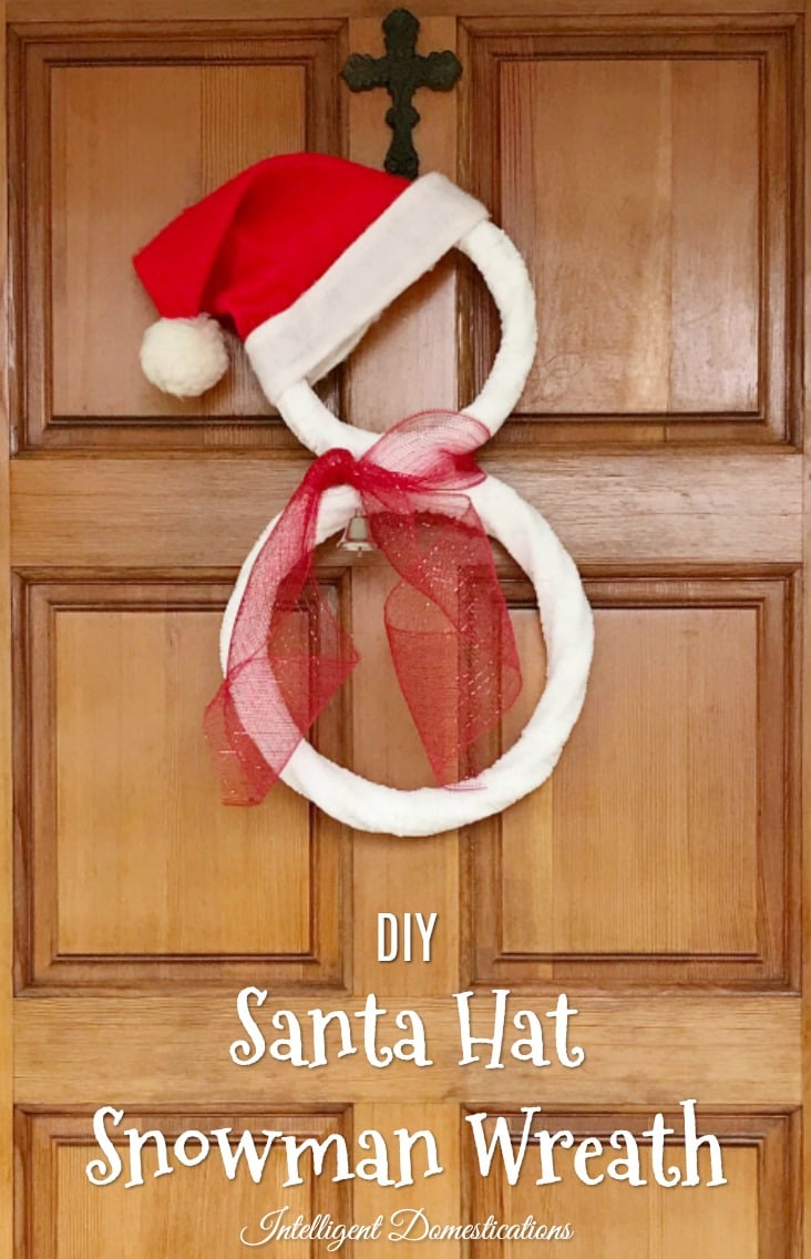DIY Santa Snowman Wreath. Super easy DIY Snowman Wreath project for the holidays.