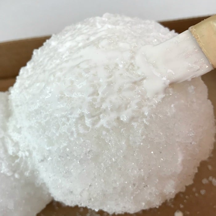DIY Icy The Snowman Vignette Decor. How to make a real looking snowman for your home decor. DIY Icy looking snowman. Use Epsom salts to create real looking ice for your DIY snowman