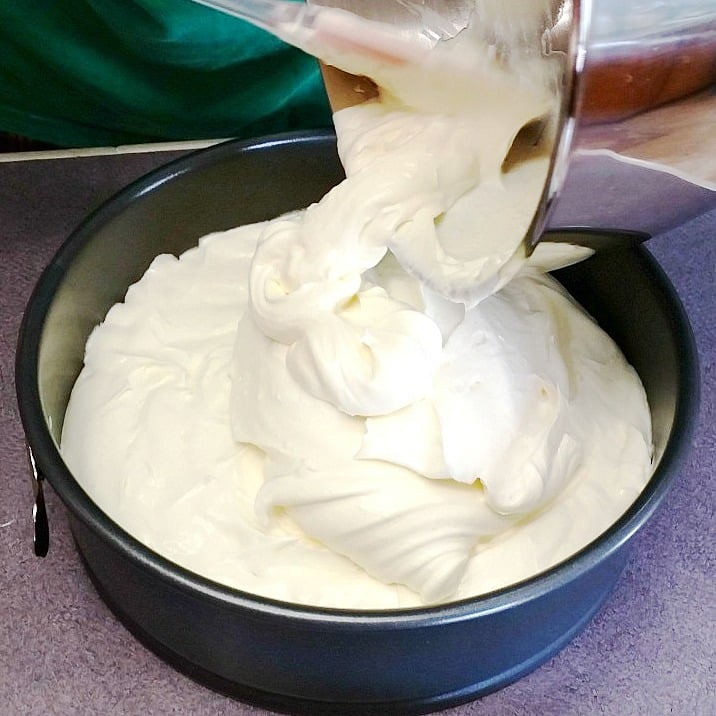 Make a delicious Homemade Lemon Cheesecake with only eight ingredients and that includes the crust! Easy recipe. #cheesecake #lemondessert