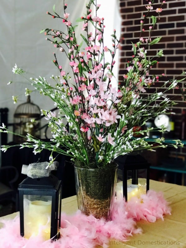 How to make a floral centerpiece in a clear vase. Pink floral centerpiece in a clear vase. Pink and Gold centerpiece in a clear vase. #30thbirthday #diycenterpiece #pinkfloral
