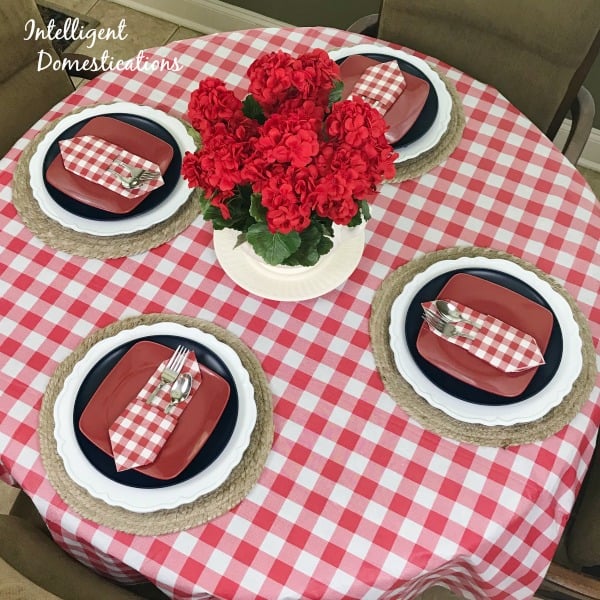 Red White and Blue Tablescape decor ideas. Summer Tablescape decor. Red and White checkered table decor ideas. #tablescape #redhwhiteandblue #redcheckered #summerdecor #summertablescape