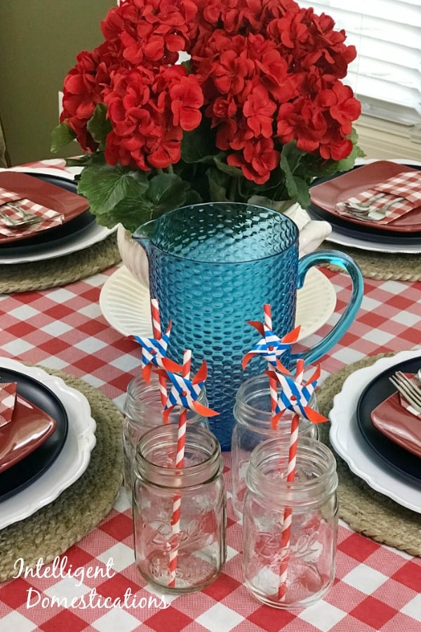 Red White and Blue Tablescape decor ideas. Summer Tablescape decor. Red and White checkered table decor ideas. #tablescape #redhwhiteandblue #redcheckered #summerdecor #summertablescape