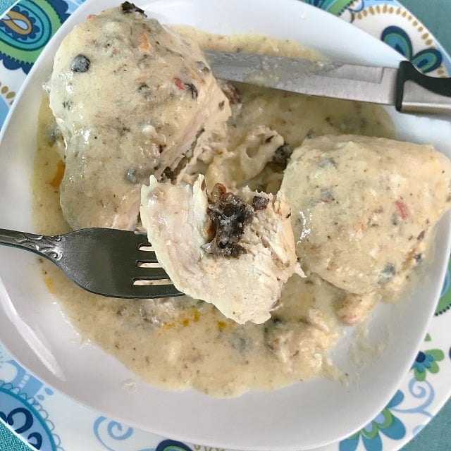 Mushroom and Herb Stuffed Chicken Breast. A Delicious recipe using Blendabella Rustic Tuscan. blend of portabella, vegetables ad herbs make this dish scrumptious. Easy recipe and perfect for a weeknight meal!#stuffedchicken #recipe #easyrecipe #weeknightdinner