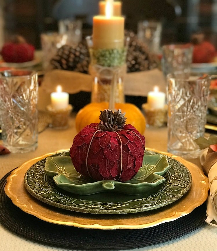 How to Use Popcorn As A Vase Filler. Create easy and affordable DIY Fall Decor using candles to set the mood. #DIYDecor