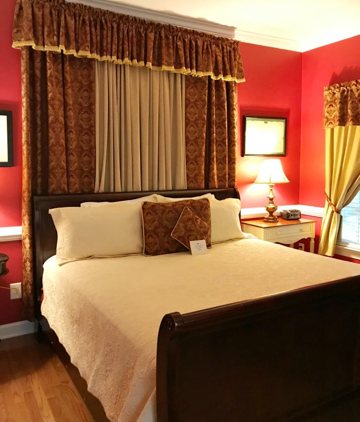 The Churchill bedroom at Whitehouse Inn Bed & Breakfast in Williamsburg Virginia #bedandbreakfast