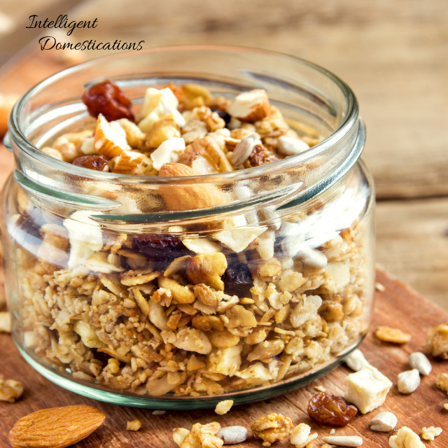 How to make Mini Peach Parfaits using fresh peaches. How to peel, cut, slice and soak peaches to make them tender and juicy for making these delicious Peach Parfaits. Great for Breakfast, snacks, brunch or entertaining. #parfait #peachrecipe