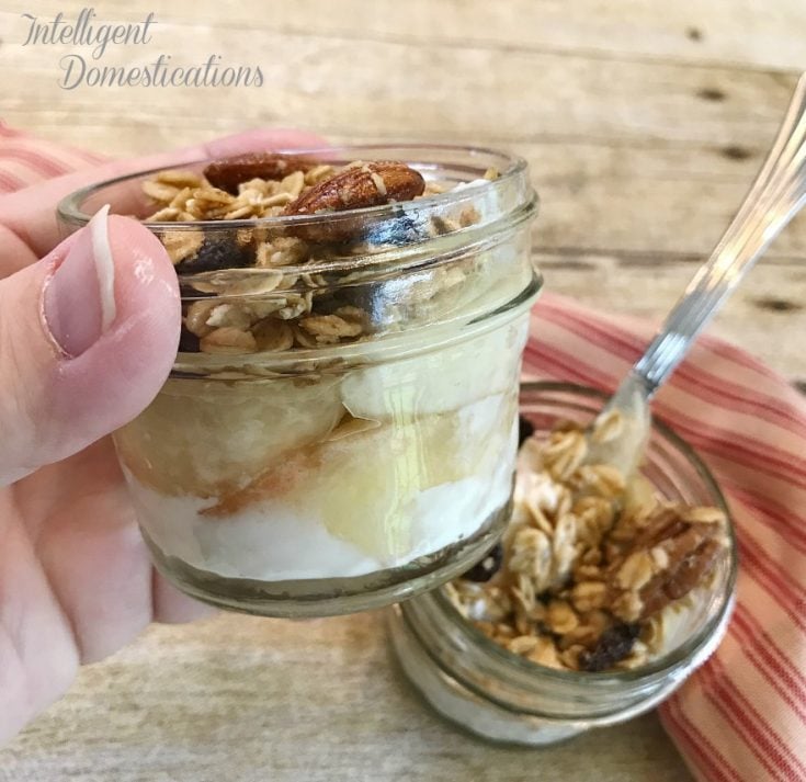How to make Mini Peach Parfaits using fresh peaches. How to peel, cut, slice and soak peaches to make them tender and juicy for making these delicious Peach Parfaits. Great for Breakfast, snacks, brunch or entertaining. #parfait #peachrecipe