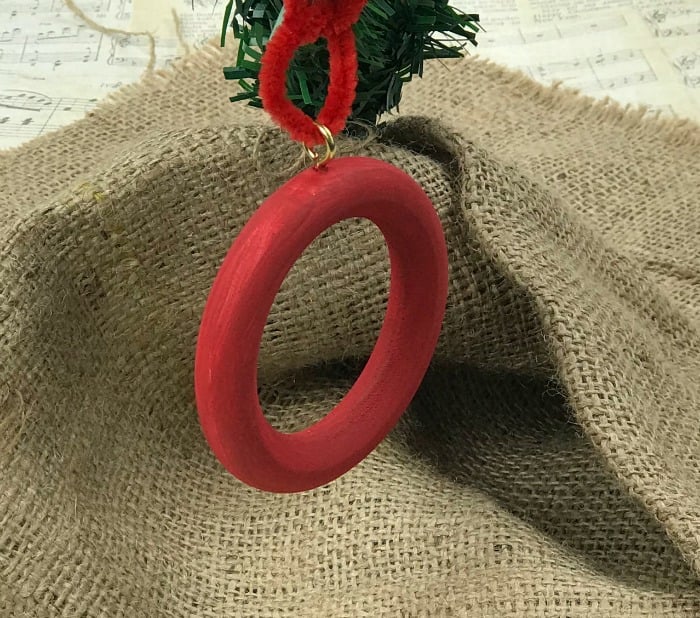 You can make this adorable Mini Pom Pom Wreath Ornament for your Christmas Tree. This is an easy and inexpensive Christmas craft using few supplies. #Christmascraft You can make this adorable Mini Pom Pom Wreath Ornament for your Christmas Tree. This is an easy and inexpensive Christmas craft using few supplies. #Christmascraft
