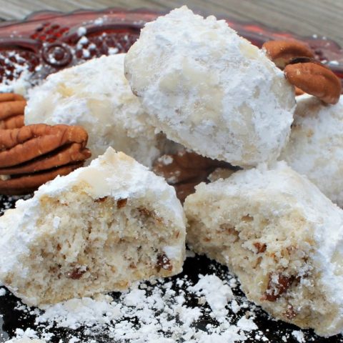 Old Fashioned Pecan Snowdrop Cookies just like Pecan Sandies but better! #christmascookies