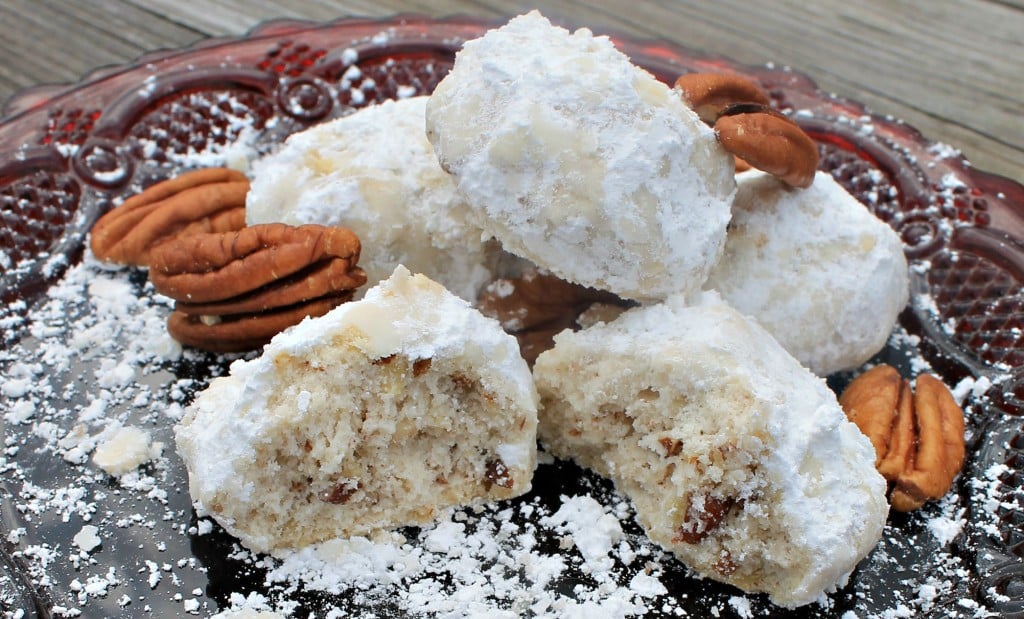 Old Fashioned Pecan Snowdrop Cookies just like Pecan Sandies but better! #christmascookies