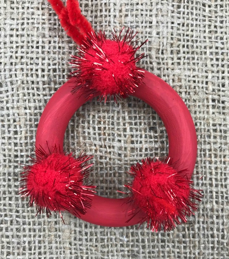 You can make this adorable Mini Pom Pom Wreath Ornament for your Christmas Tree. This is an easy and inexpensive Christmas craft using few supplies. #Christmascraft You can make this adorable Mini Pom Pom Wreath Ornament for your Christmas Tree. This is an easy and inexpensive Christmas craft using few supplies. #Christmascraft