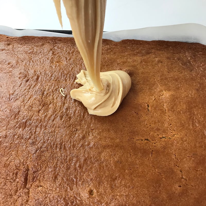 Drop the Icing onto the Bar and spread