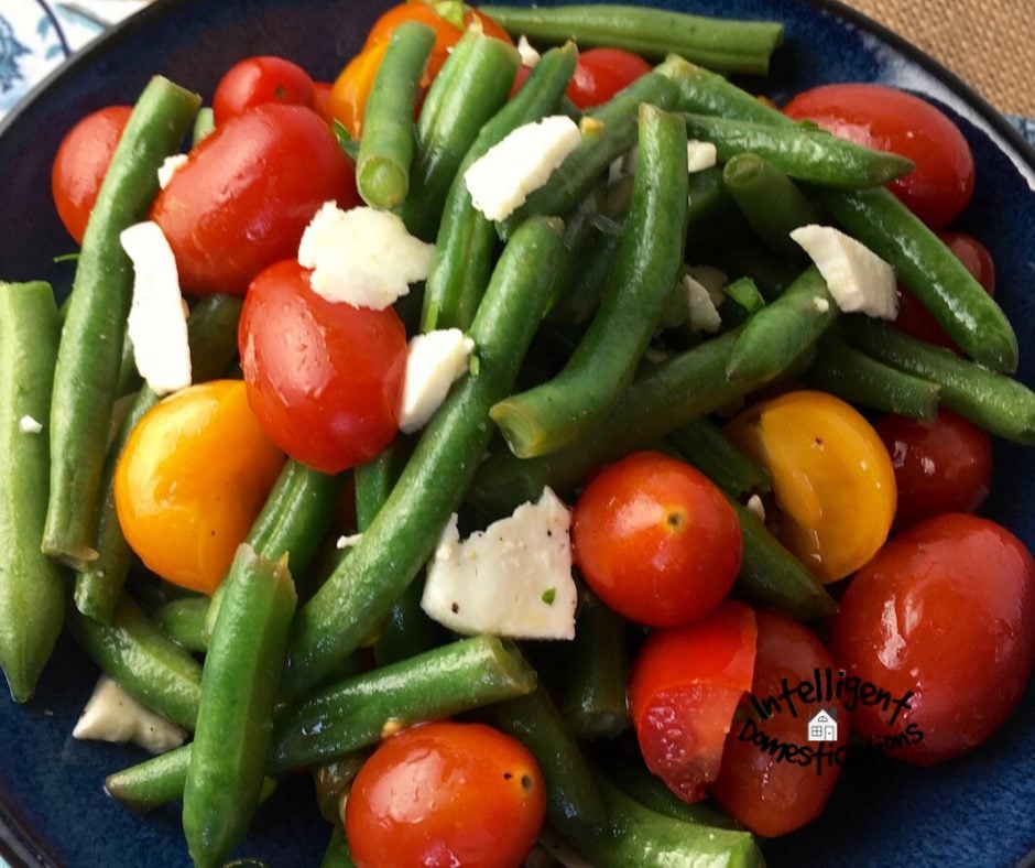 Green bean salad with tomatoes and feta