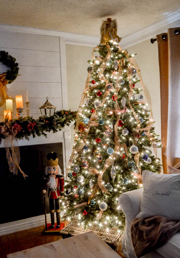 Image for How to Decorate a Victorian Christmas Tree