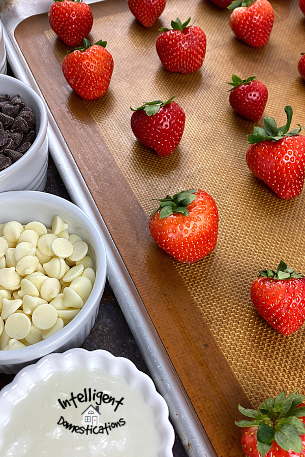Ingredients for chocolate covered strawberries